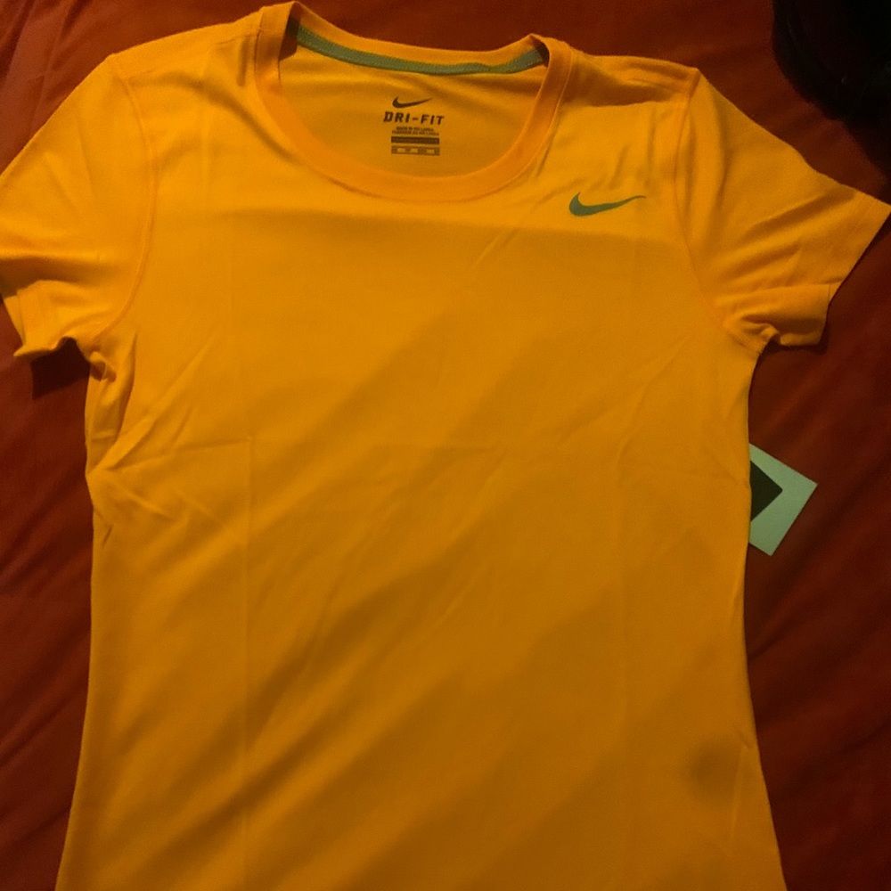 Brand newDry  Nike shirt ca